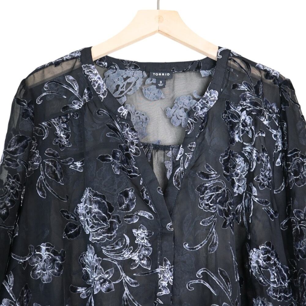 Torrid Women's 3 Plus Harper Velvet Burnout Pullover 3/4 Sleeve Blouse - Picture 3 of 10